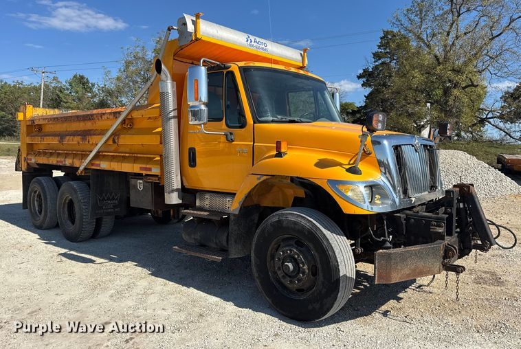 image for item DO2400 2007 International 7400 dump truck