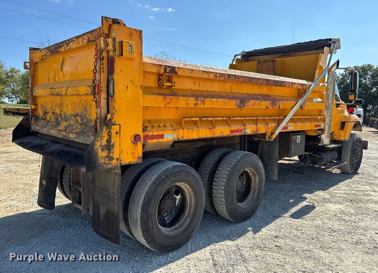 image for item DO2400 2007 International 7400 dump truck