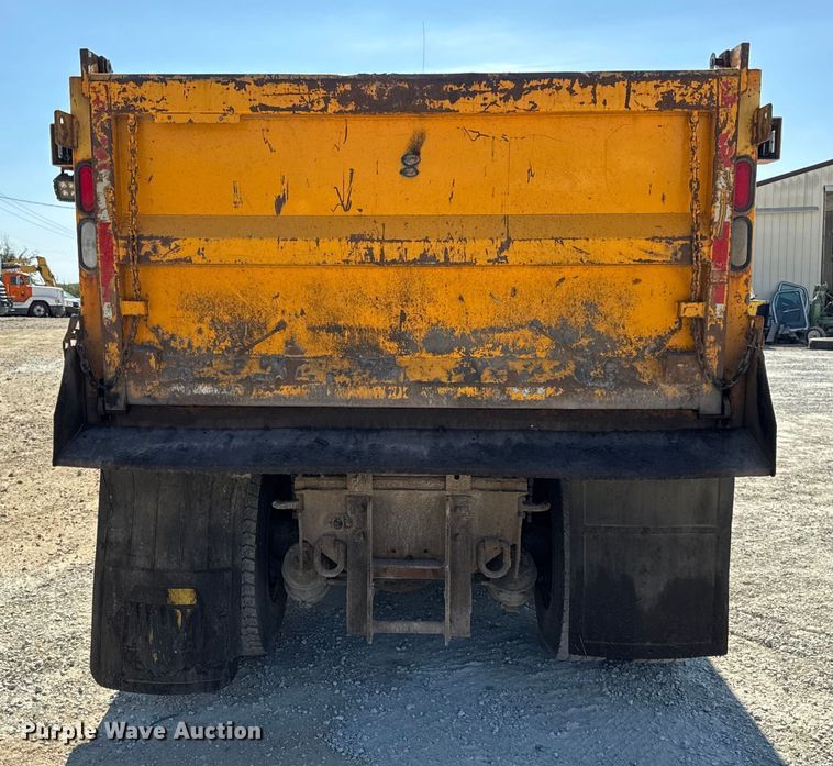 image for item DO2400 2007 International 7400 dump truck