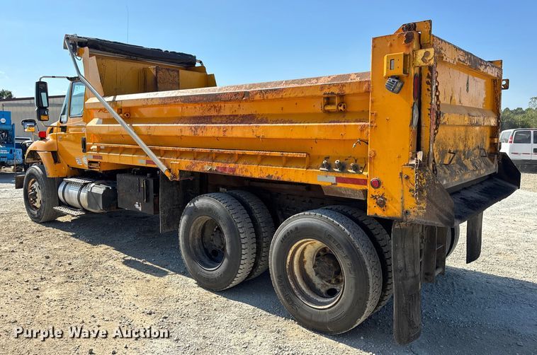 image for item DO2400 2007 International 7400 dump truck