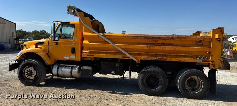 image for item DO2400 2007 International 7400 dump truck