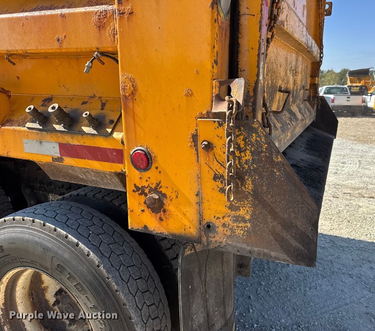 image for item DO2400 2007 International 7400 dump truck