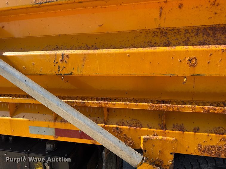 image for item DO2400 2007 International 7400 dump truck