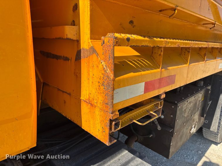 image for item DO2400 2007 International 7400 dump truck