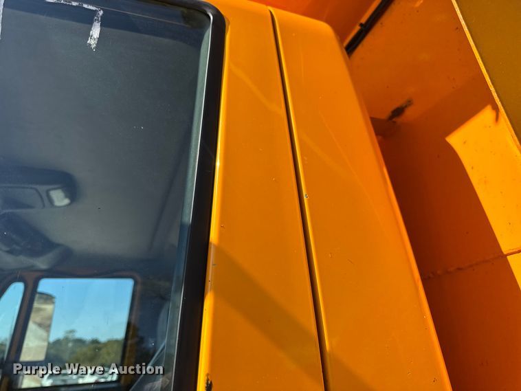 image for item DO2400 2007 International 7400 dump truck