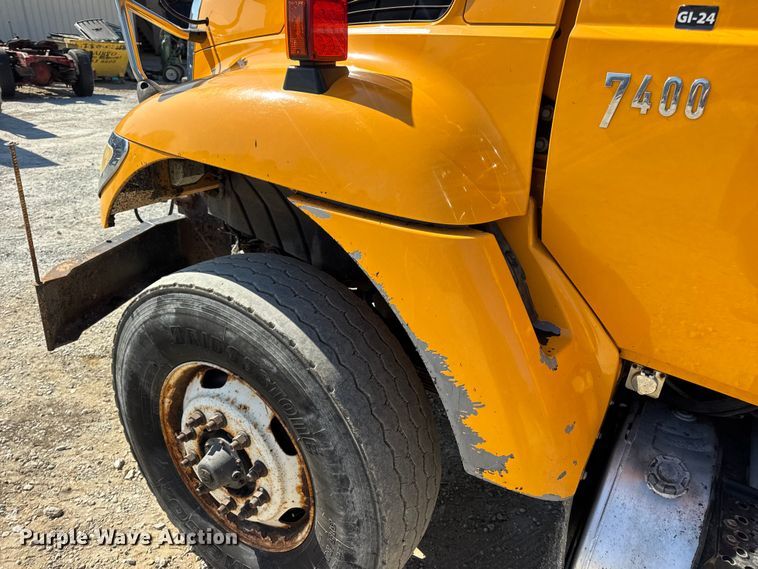 image for item DO2400 2007 International 7400 dump truck