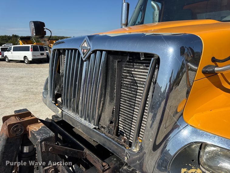 image for item DO2400 2007 International 7400 dump truck