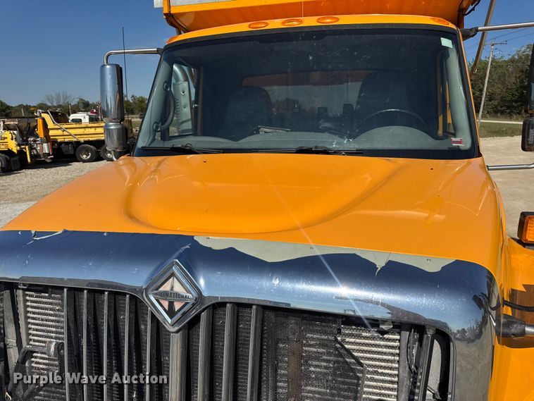 image for item DO2400 2007 International 7400 dump truck