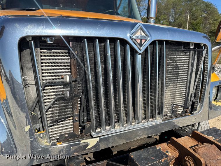 image for item DO2400 2007 International 7400 dump truck