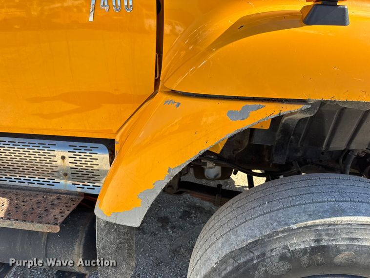 image for item DO2400 2007 International 7400 dump truck