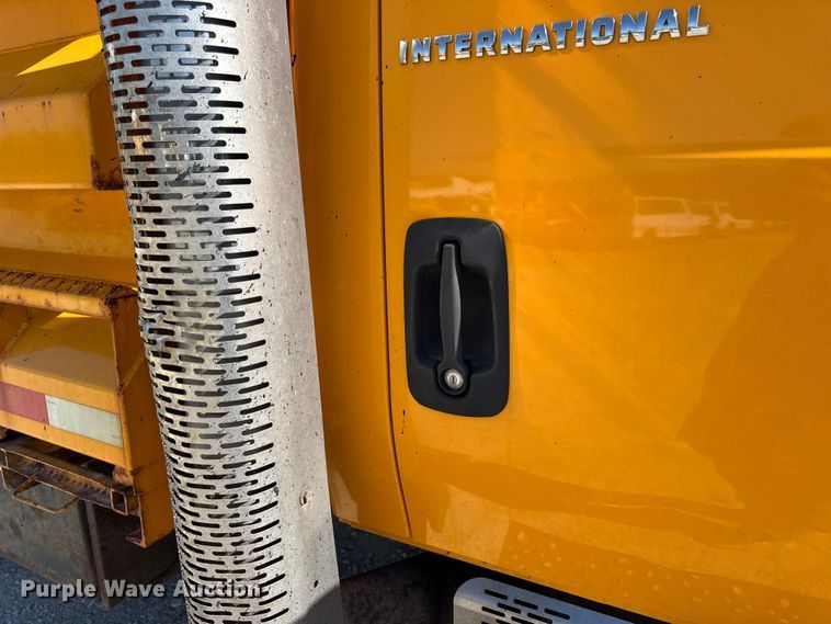 image for item DO2400 2007 International 7400 dump truck