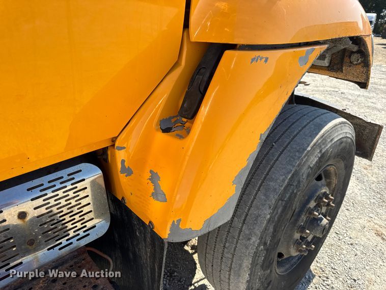 image for item DO2400 2007 International 7400 dump truck