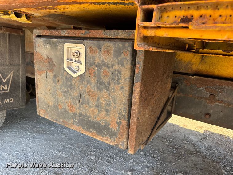 image for item DO2400 2007 International 7400 dump truck