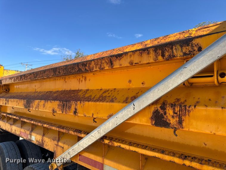 image for item DO2400 2007 International 7400 dump truck