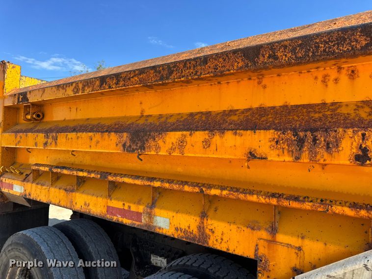 image for item DO2400 2007 International 7400 dump truck