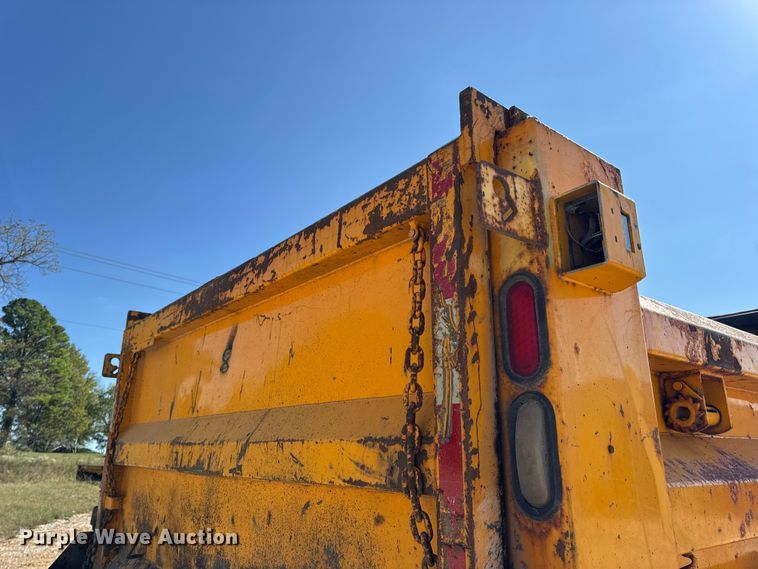 image for item DO2400 2007 International 7400 dump truck