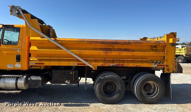 image for item DO2400 2007 International 7400 dump truck