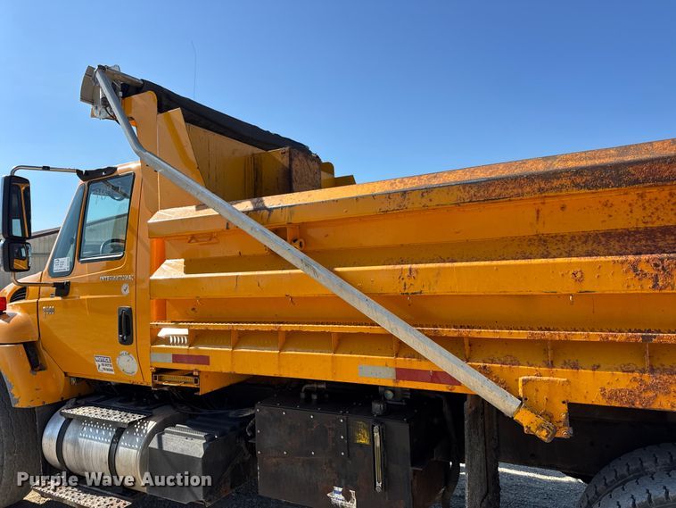image for item DO2400 2007 International 7400 dump truck