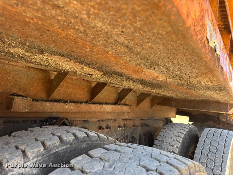 image for item DO2400 2007 International 7400 dump truck