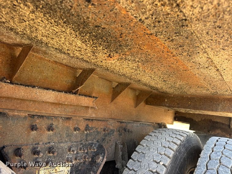 image for item DO2400 2007 International 7400 dump truck