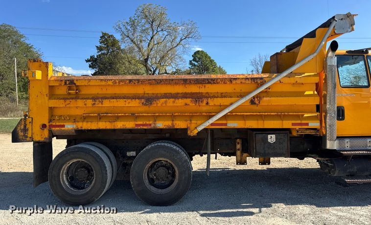 image for item DO2400 2007 International 7400 dump truck