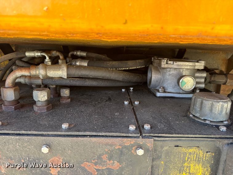 image for item DO2400 2007 International 7400 dump truck