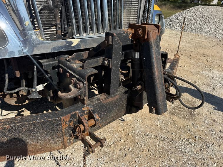 image for item DO2400 2007 International 7400 dump truck