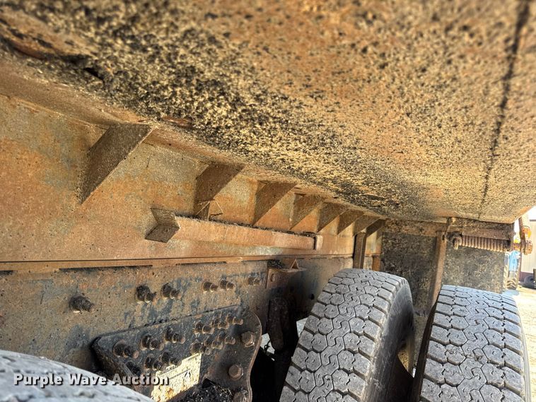 image for item DO2400 2007 International 7400 dump truck