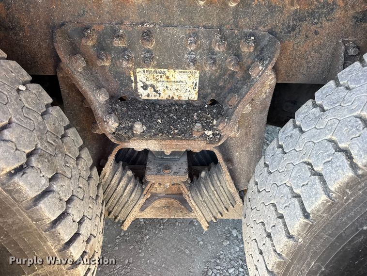 image for item DO2400 2007 International 7400 dump truck