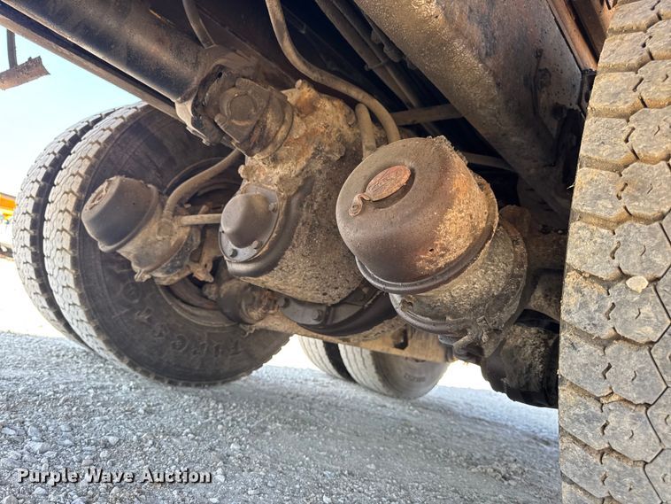 image for item DO2400 2007 International 7400 dump truck