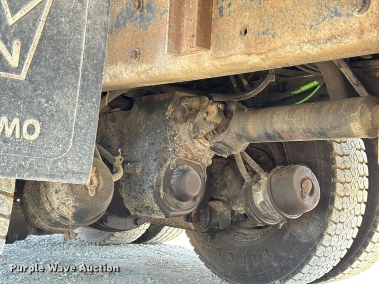 image for item DO2400 2007 International 7400 dump truck