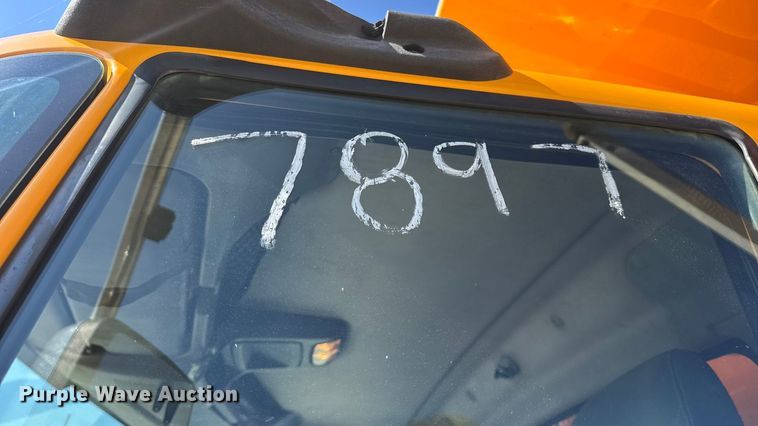 image for item DO2400 2007 International 7400 dump truck