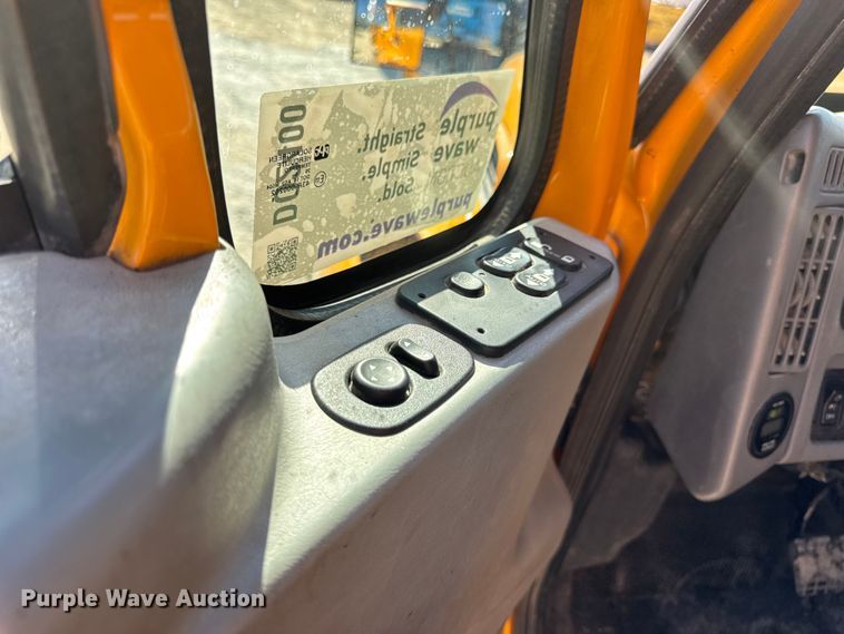 image for item DO2400 2007 International 7400 dump truck