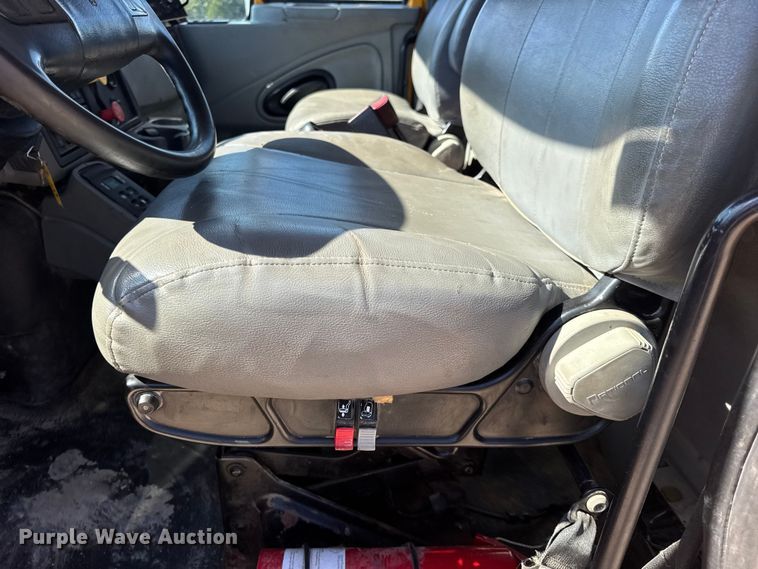 image for item DO2400 2007 International 7400 dump truck