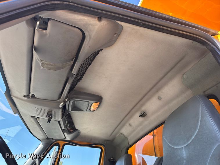 image for item DO2400 2007 International 7400 dump truck