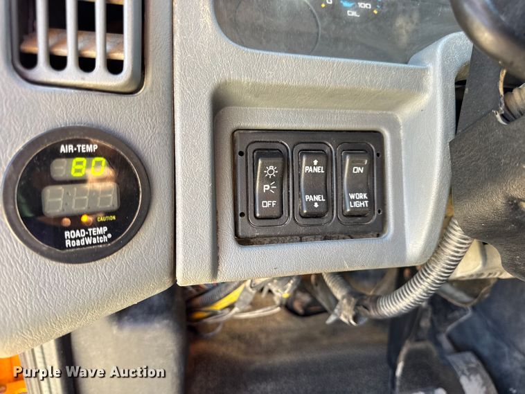 image for item DO2400 2007 International 7400 dump truck