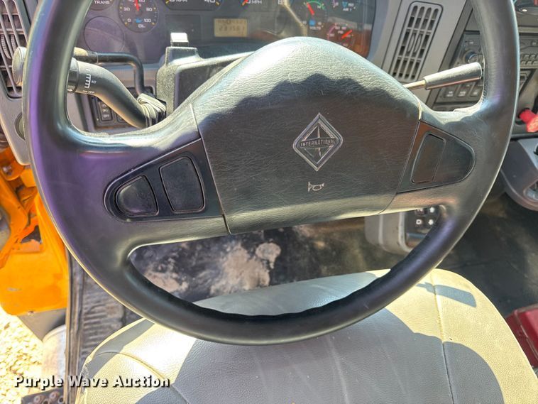 image for item DO2400 2007 International 7400 dump truck