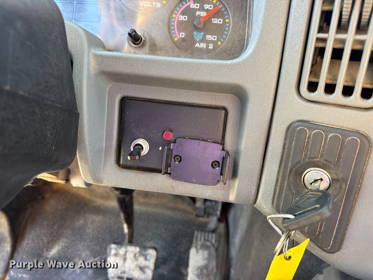 image for item DO2400 2007 International 7400 dump truck