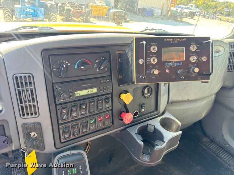 image for item DO2400 2007 International 7400 dump truck