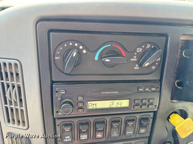 image for item DO2400 2007 International 7400 dump truck