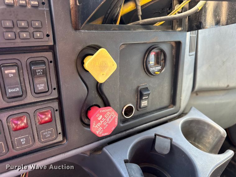 image for item DO2400 2007 International 7400 dump truck