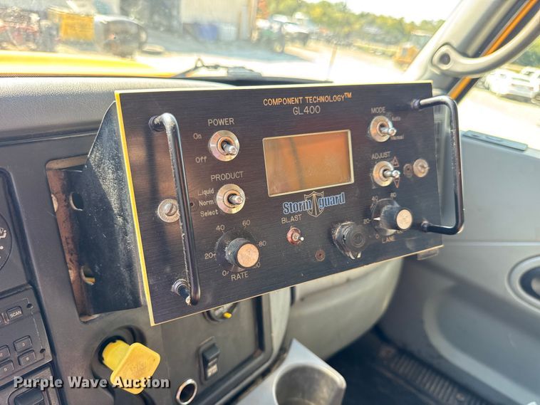 image for item DO2400 2007 International 7400 dump truck