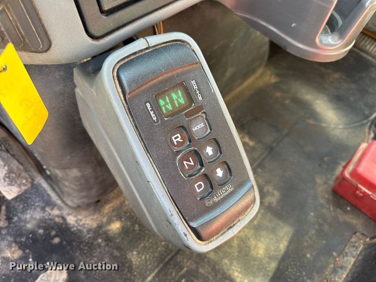 image for item DO2400 2007 International 7400 dump truck