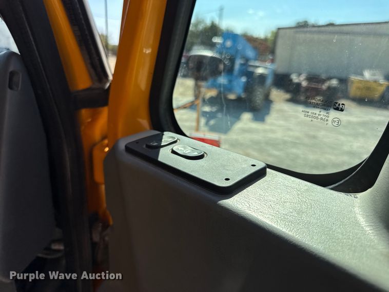 image for item DO2400 2007 International 7400 dump truck