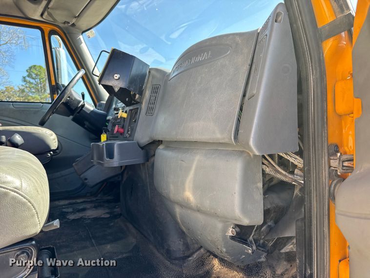 image for item DO2400 2007 International 7400 dump truck