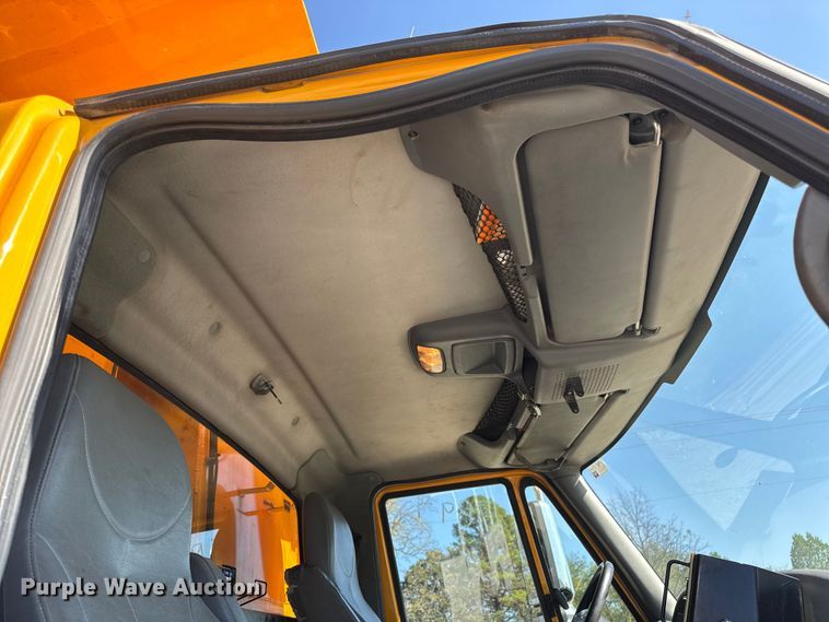 image for item DO2400 2007 International 7400 dump truck