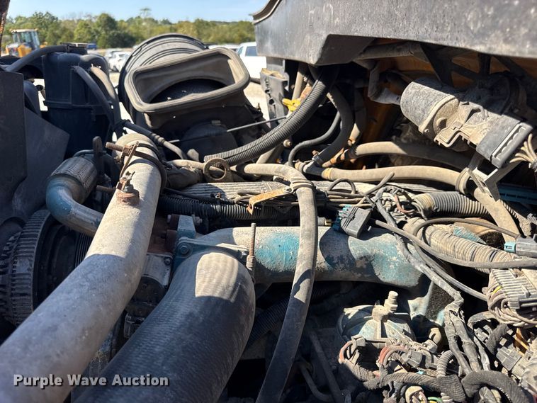 image for item DO2400 2007 International 7400 dump truck