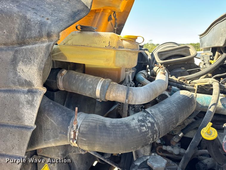 image for item DO2400 2007 International 7400 dump truck