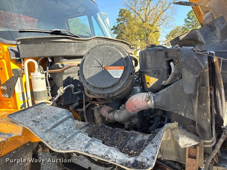 image for item DO2400 2007 International 7400 dump truck