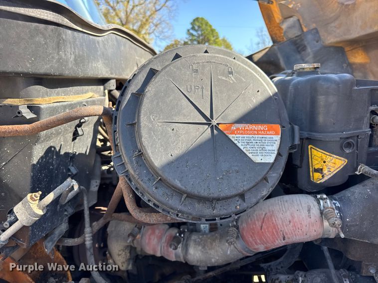 image for item DO2400 2007 International 7400 dump truck